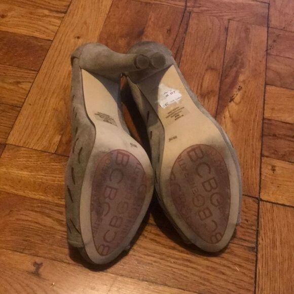 BCBG Darcee Suede Peep Toe shoe size 9 - Picture 4 of 4